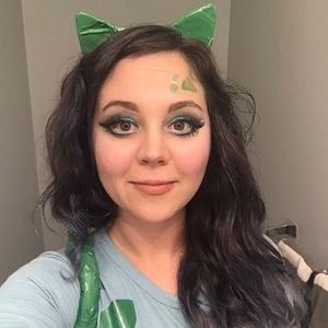 Meet your Posher, Caitlin